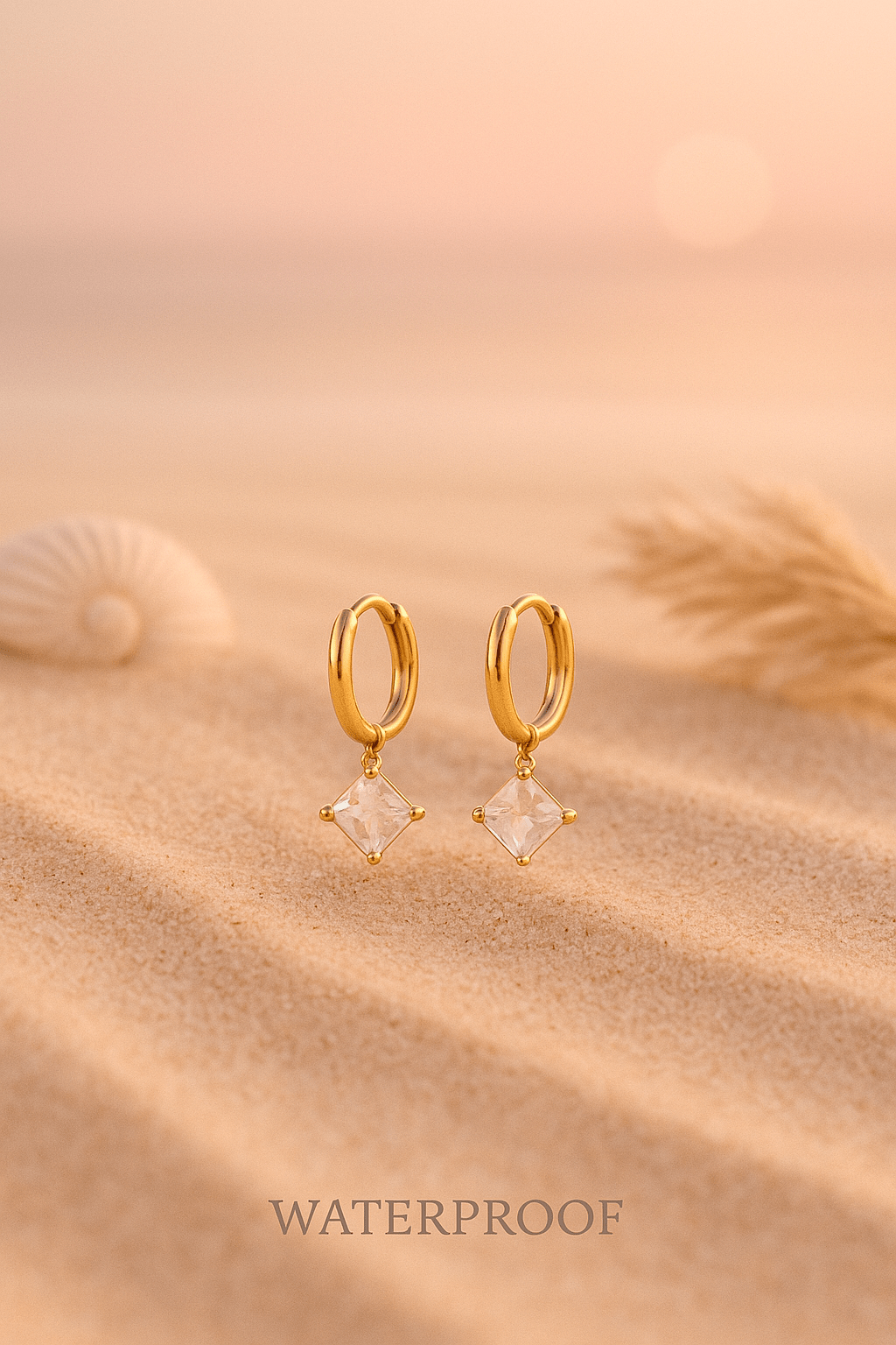Boucles La Daily Out anneaux dorés ou argentés zircon losange waterproof & hypoallergéniques HÉMÉRA