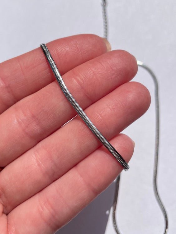 Collier doré waterproof & hypoallergénique – Style minimaliste
