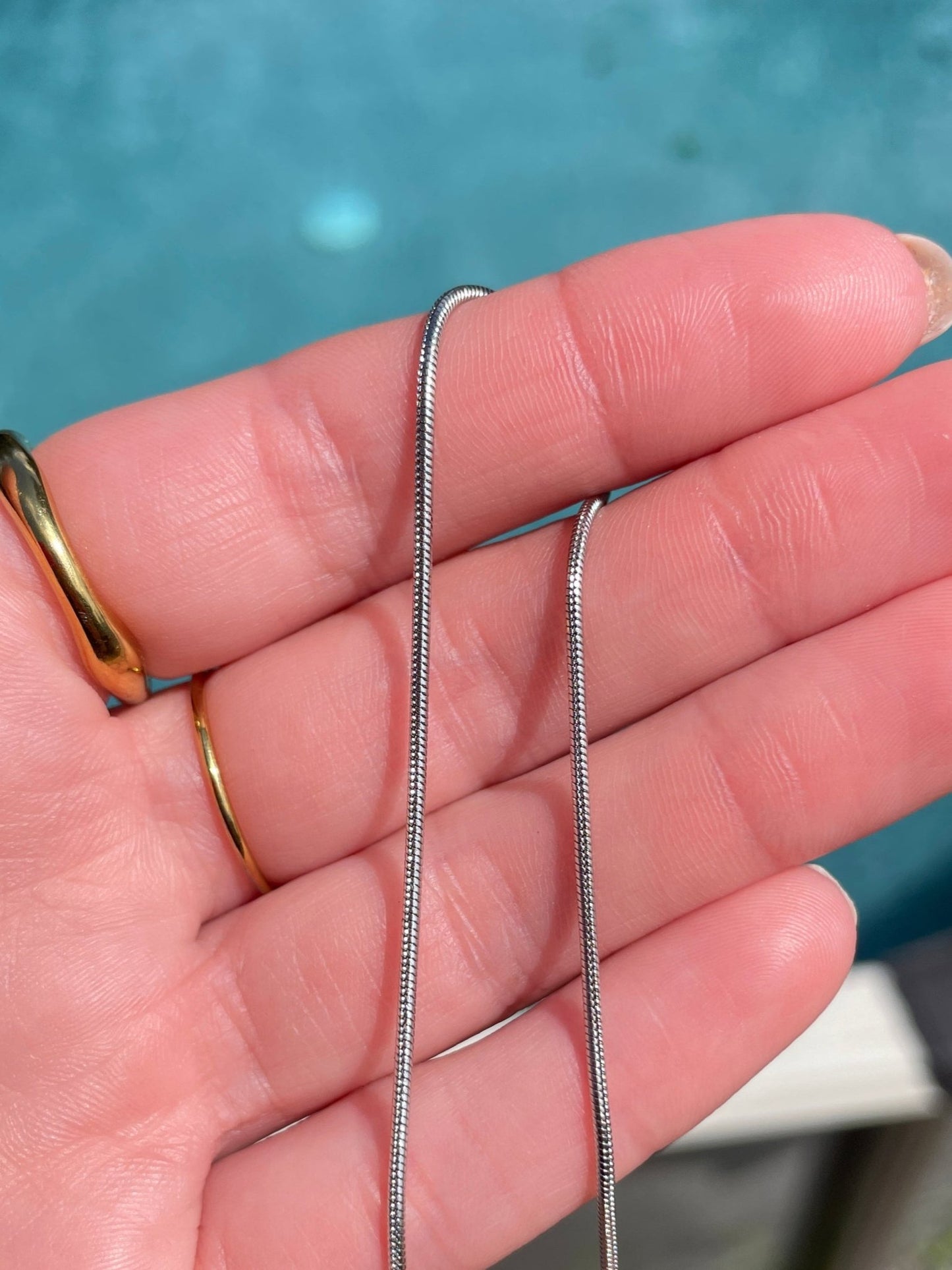 Collier intemporel waterproof & hypoallergénique – Style moderne