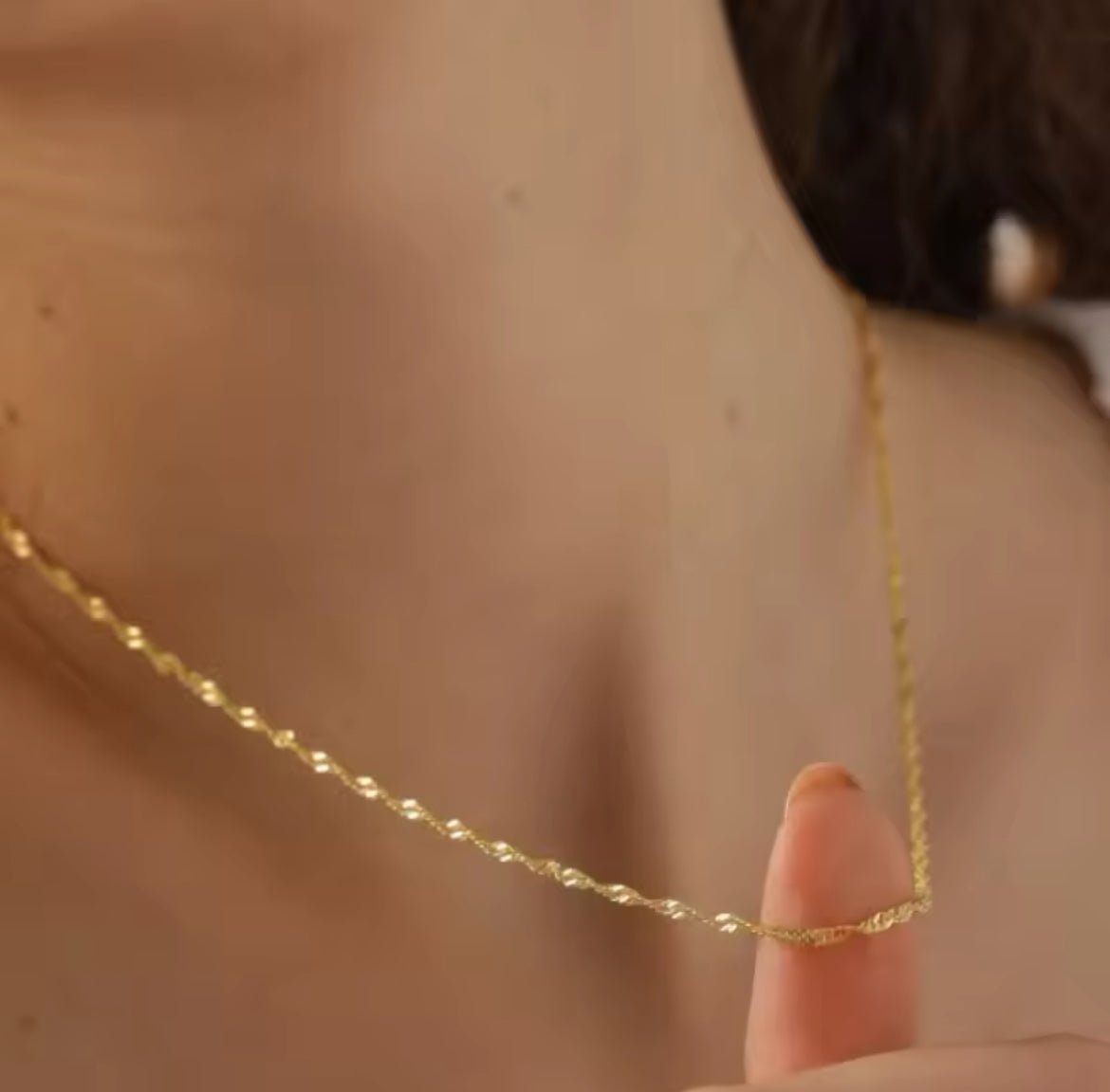 Collier waterproof & hypoallergénique – Élégance quotidienne